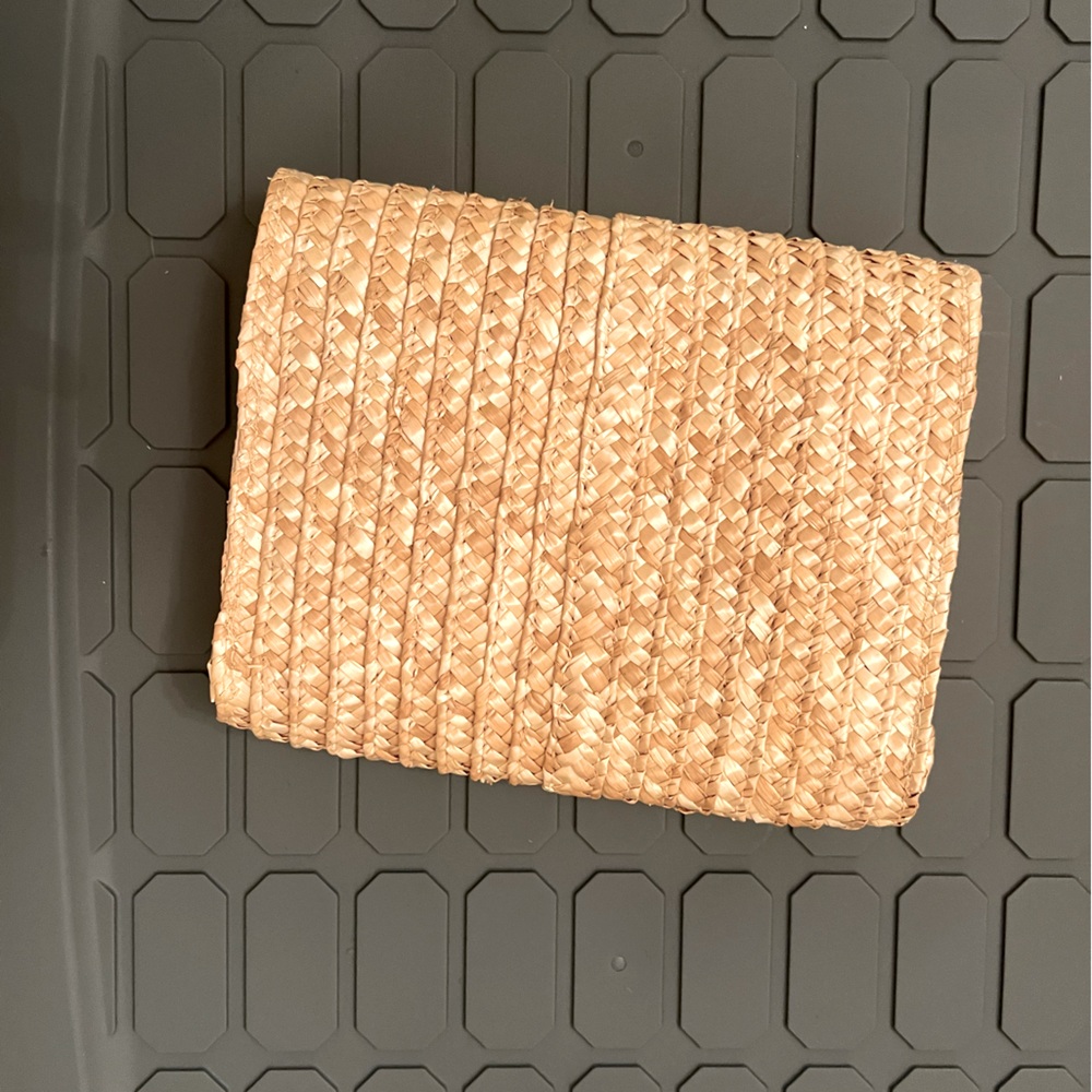 Straw Clutch - Picture 2 of 2
